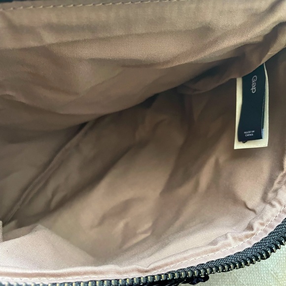 Gap Women’s Oversized Black/Silver Sequin Sparkle Bag with Wrist Strap - Picture 5 of 5